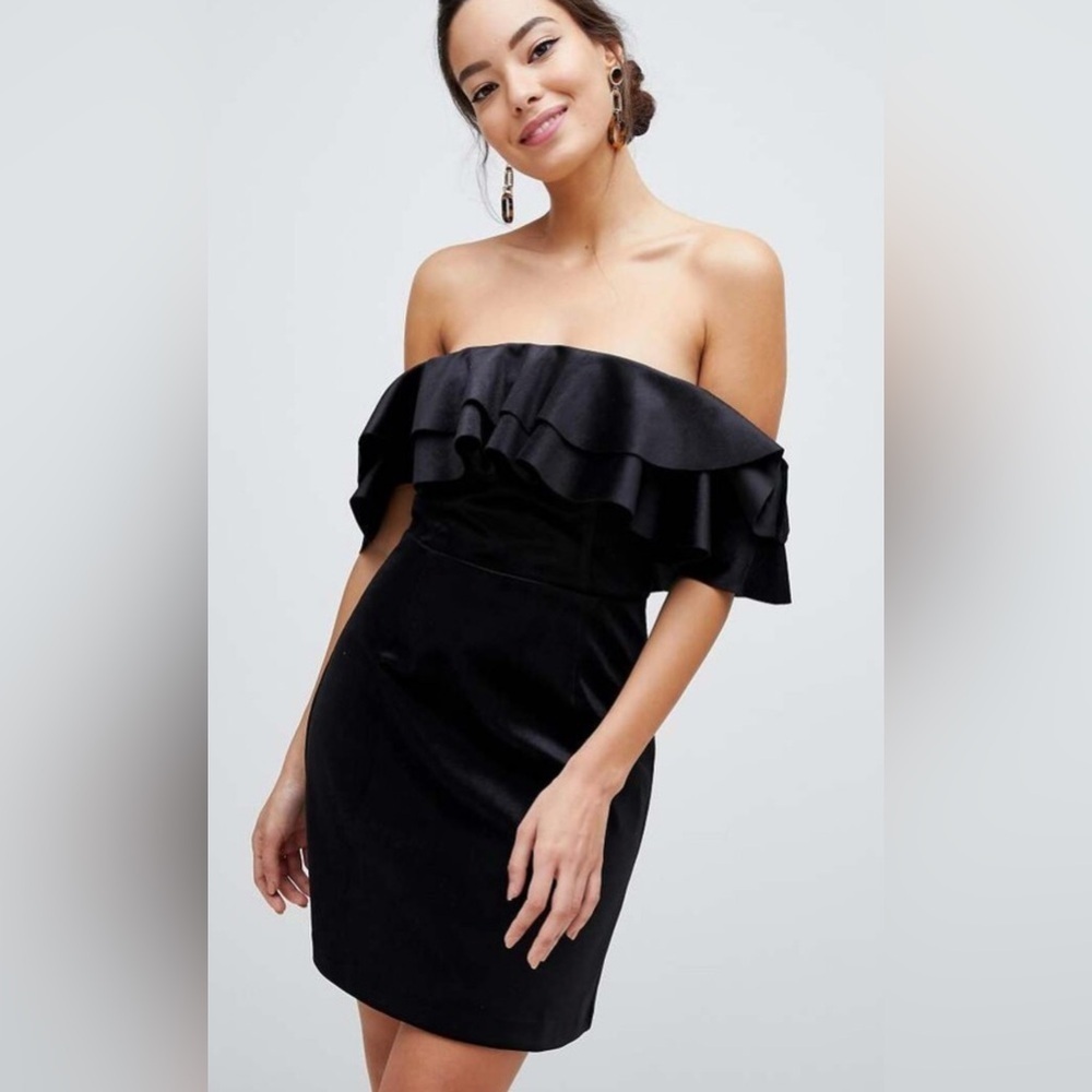 Elegant Black Off-Shoulder Ruffle Velvet Dress